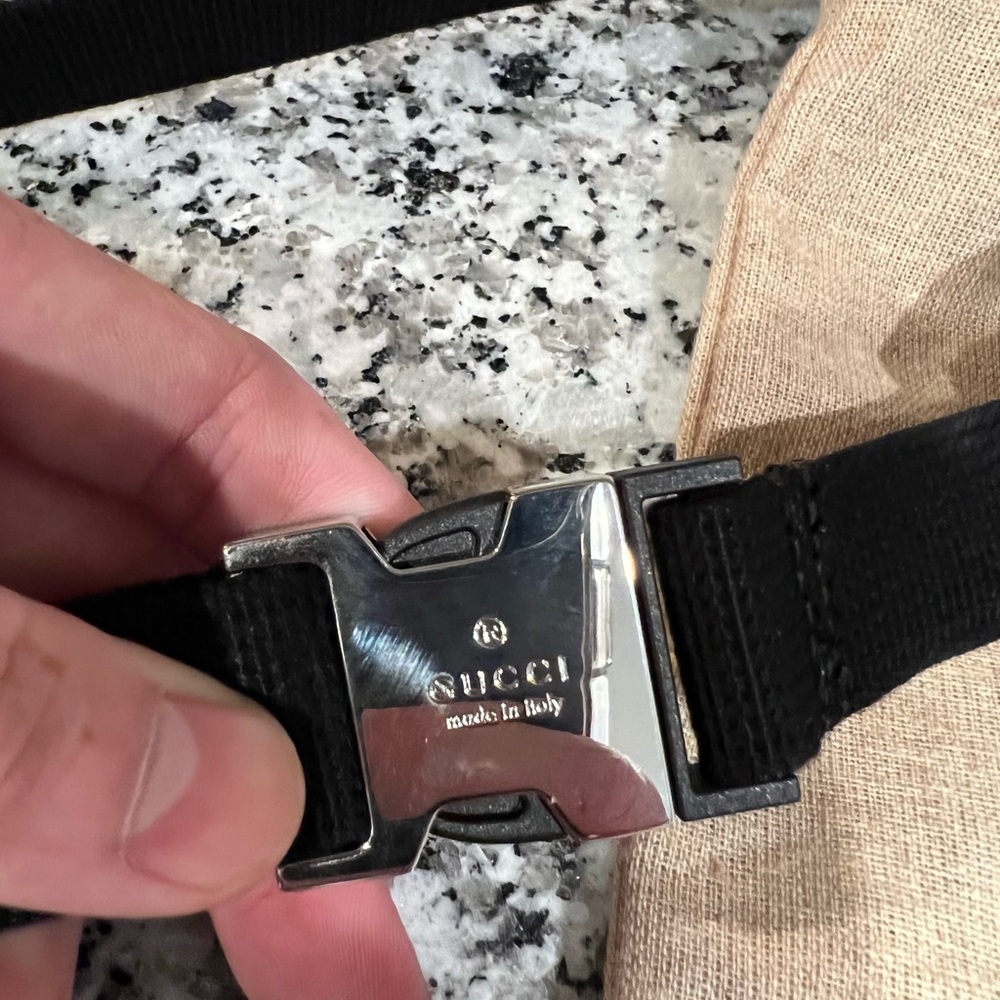 Gucci belt bag very lightly used 100% authentic comes with receipt and dust bag - Picture 4 of 4